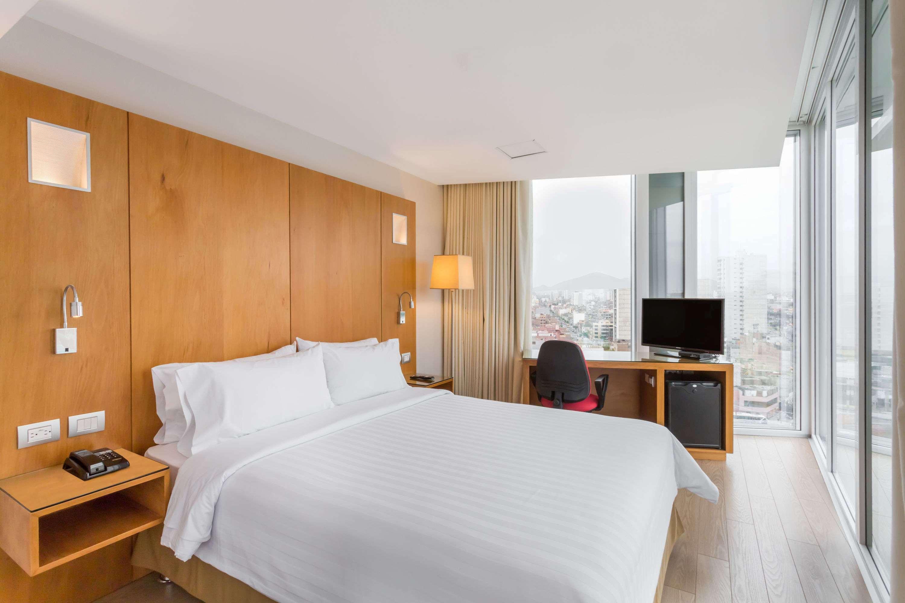 Ramada Encore By Wyndham Lima San Isidro Exterior photo