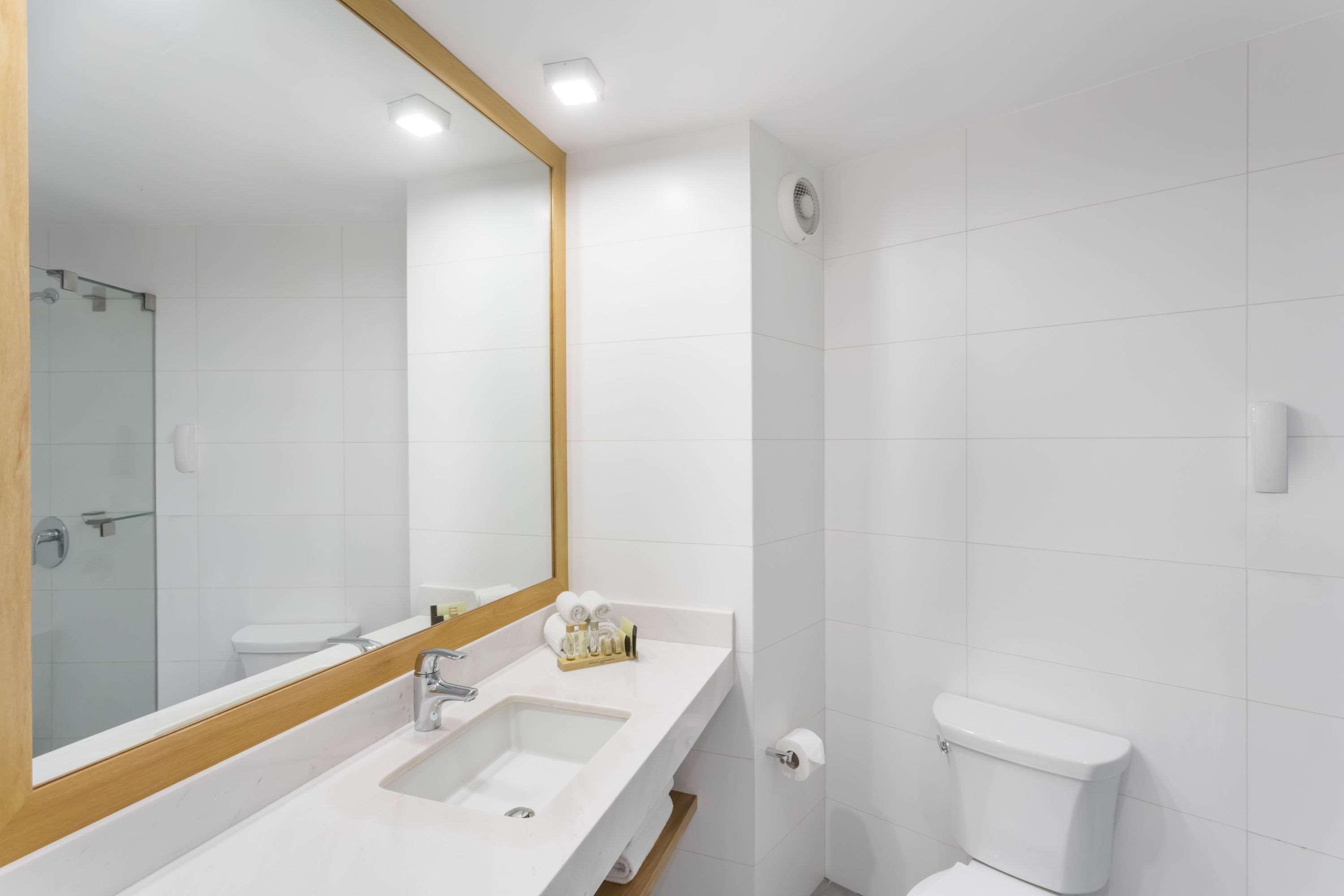 Ramada Encore By Wyndham Lima San Isidro Exterior photo